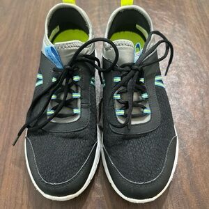 Vionic Women’s Lightweight Helena Black and Gray Sneakers, Blue Accents size 8.5